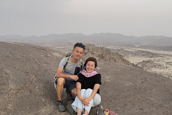 4 Hours Charming Moon Valley Hike Experience in Jeddah - Practical preparation for the climb