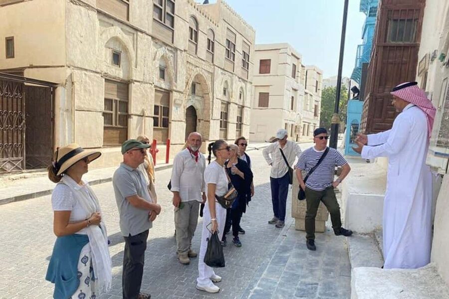 Al Balad Old Town Tour in Jeddah Historical City - Walking the Al Balad souq and old neighborhoods