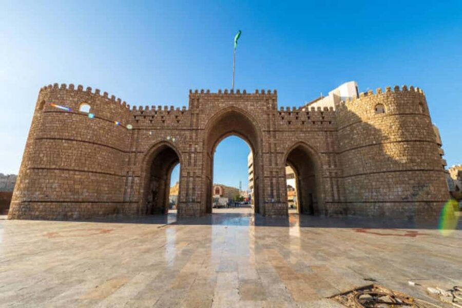 Al Balad Old Town Tour in Jeddah Historical City - Hotel pickup and the first look at Jeddah