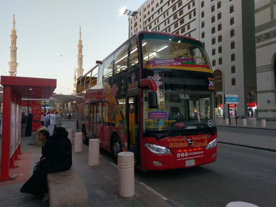 Al Madinah: City Sightseeing Hop-On Hop-Off Bus Tour - What the open-top bus adds
