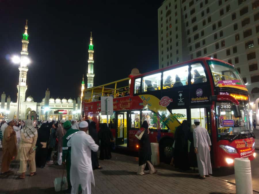 Al Madinah: City Sightseeing Hop-On Hop-Off Bus Tour - Audio commentary in 16 languages