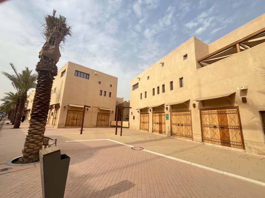 Al Masmak Fortress, Murabba Palace, and Souq Al Zal Tour - Why this old Riyadh route works