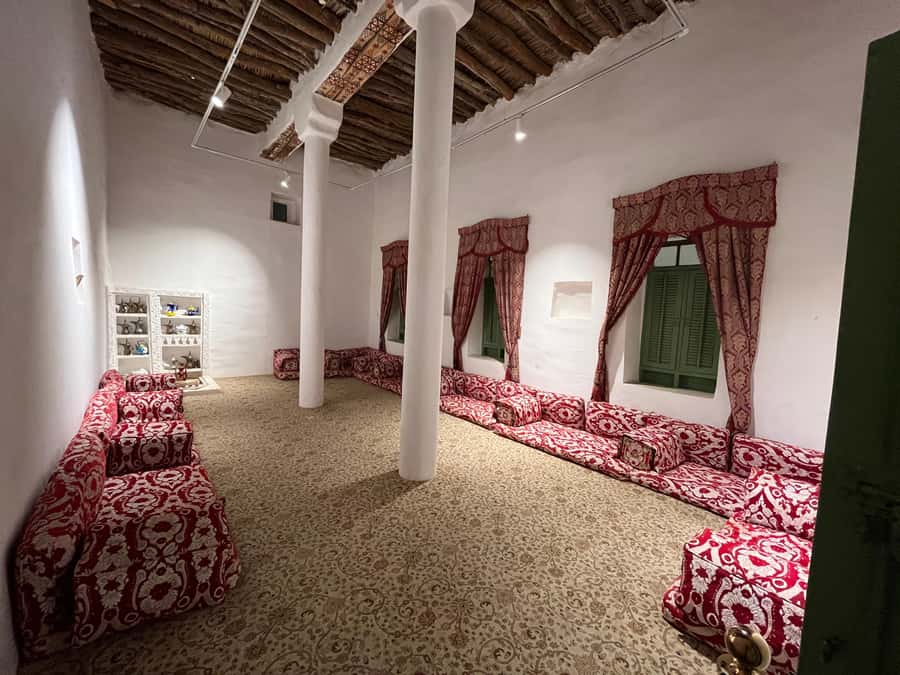 Al Masmak Fortress, Murabba Palace, and Souq Al Zal Tour - Souq Al Zal, where objects carry meaning