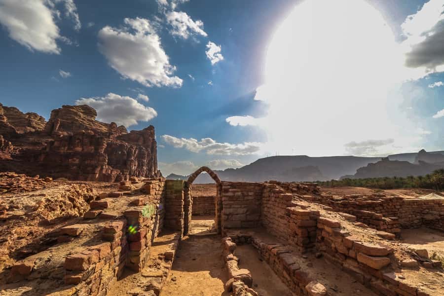 Al-Ula: Dadan & Jabal Ikmah Tour with Optional Pickup - The 10-minute ride to Jabal Ikmah