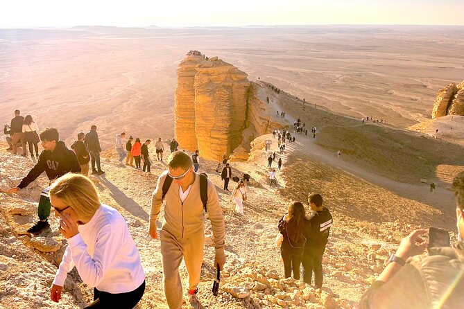 Edge of The World & Deer Reserve Off-road 4x4 Car Tour in Riyadh - A short stop at the Arabian gazelle reserve