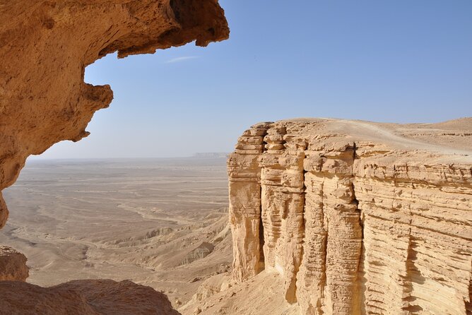 Edge of the World Tour from Riyadh Private 4x4 Car Pick up - Traditional Saudi dinner after dark