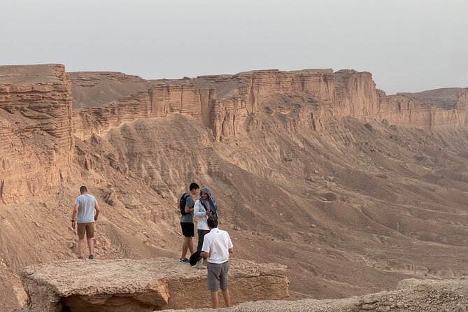 Edge of the World with 4x4 vehicles, sunset Dinner and stargazing - Dinner under the Saudi night sky