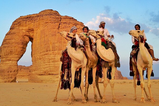Elephant Rock Tour in AlUla - The best time to linger after 4:30 pm