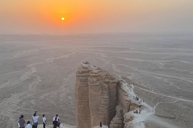 Explore Edge of The World in a Private Trip with Saudi Dinner - Why this private Riyadh trip works