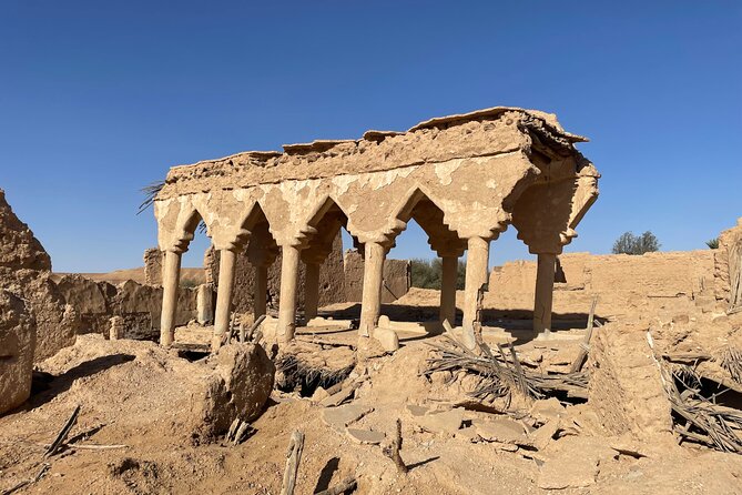 Explore Edge of The World in a Private Trip with Saudi Dinner - Sadus and its 500-year-old mud houses