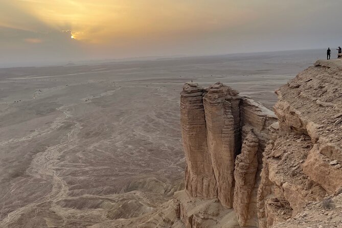Explore Edge of The World in a Private Trip with Saudi Dinner - Who will get the most from this experience
