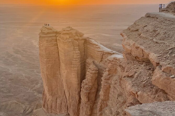 Explore Edge of The World in a Private Trip with Saudi Dinner - The natural cave and the approach to the cliffs