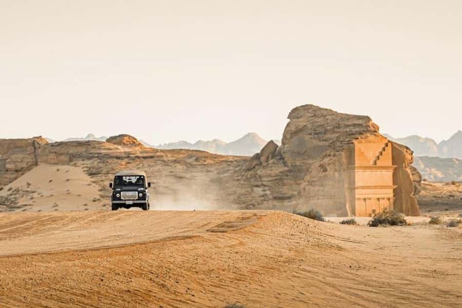 Fancy Tour of Hegra in a Vintage Land Rover - Four stops that give Hegra its character