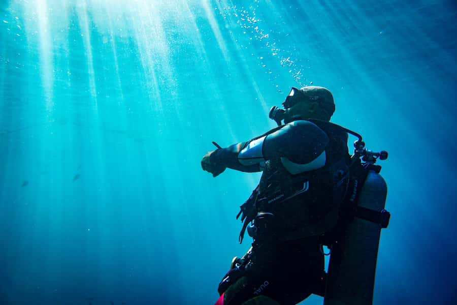 From Jeddah: Boat Trip and Diving for Certified Divers - Leaving Al-Haddad Scuba for a five-and-a-half-hour day