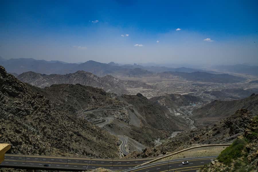 From Jeddah: Taif Exploration Tour with Lunch - A generous traditional lunch