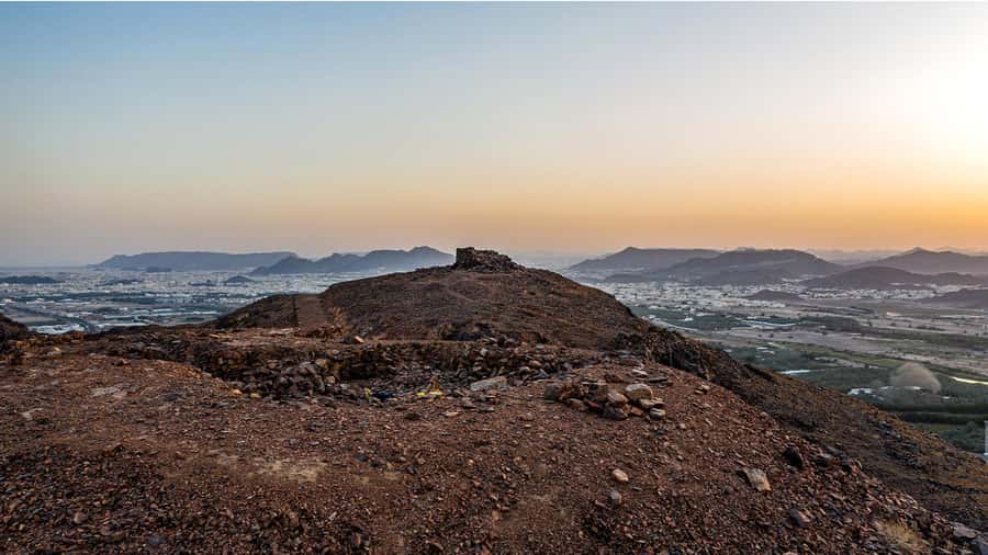 From Madinah: Half-Day Ziarah Tour - The Seven Mosques and the Battle of the Trench