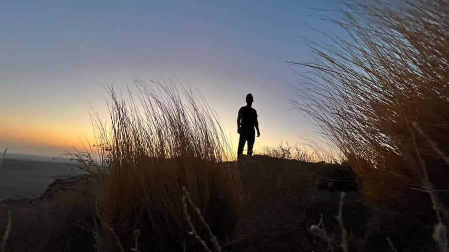 From Riyadh: Edge of the World and Darb Al-Manjoor Adventure - From Thaghr Plaza to the Tuwaiq Mountains