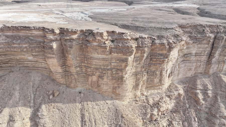 From Riyadh: Edge of the World and Darb Al-Manjoor Adventure - A guide-led outing with a personal feel