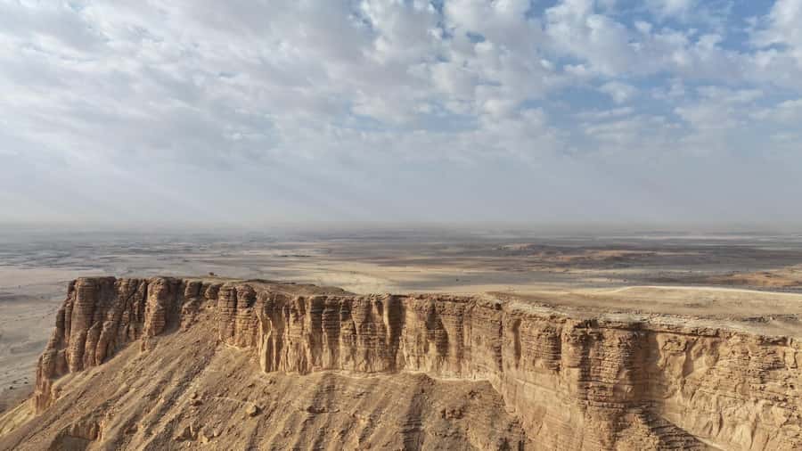 From Riyadh: Edge of the World and Darb Al-Manjoor Adventure - Who should book this Edge of the World trip?