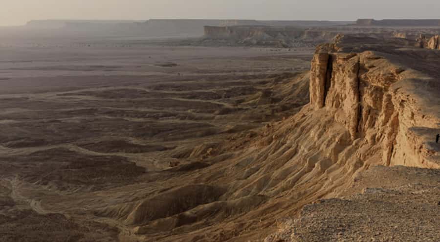 From Riyadh: Tuwaiq Mountains and Najd Plateau Day Trip - Dinner beside a crackling fire