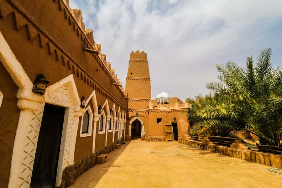 From Riyadh: Ushaiqer Village Highlights Tour with Transfer - The two-hour road to the village