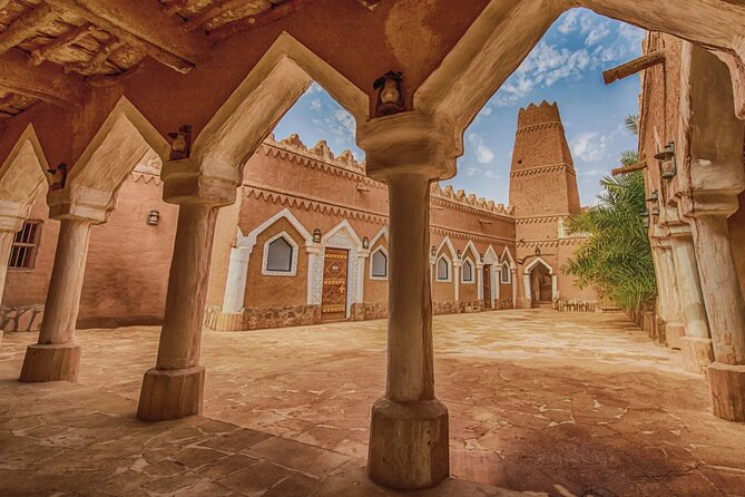 Full-Day Ushayger Tour with Lunch from Riyadh - The viewpoint and the town’s changing pace