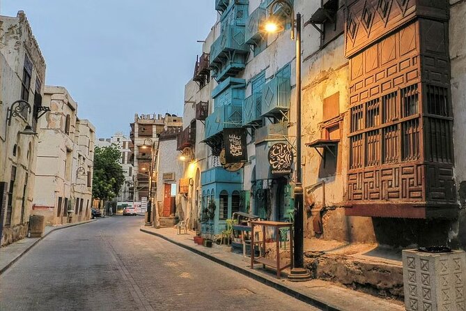 Guided Tour in Jeddah by local woman - Bab Jadeed and the first look at old Jeddah