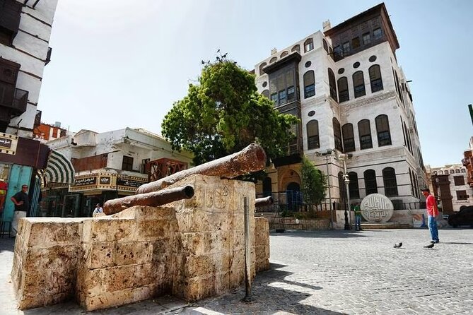 Guided Tour in Jeddah by local woman - Coffee, dates, and food in the lanes