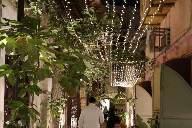 Historic District Tour in Jeddah by a Local Guide - Al Shafei Mosque and Jeddah’s religious crossroads