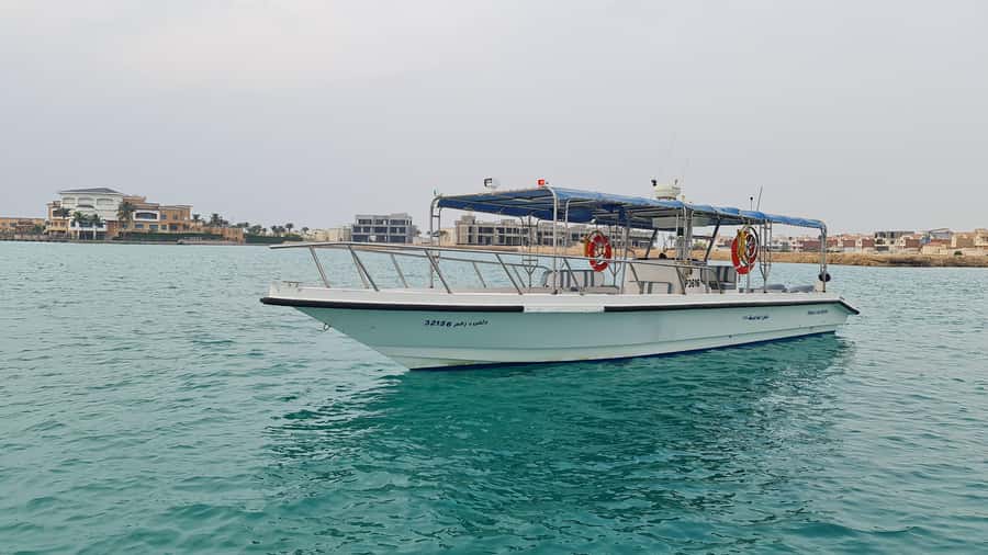 Jeddah: Bayada Leisure Boat Trip with Snorkeling - A six-hour Red Sea outing from Al-Haddad Scuba