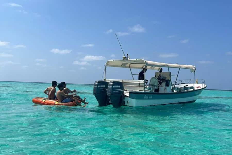 Jeddah: Bayadah Island Boat Trip with Snorkeling Option - The first hour on the boat