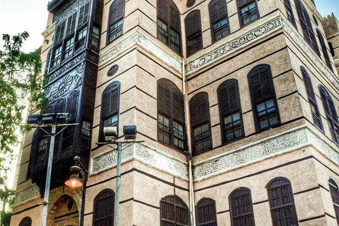 Jeddah:Discover old Jeddah AlBalad - Souk Al Alawi, dates, and shopping time