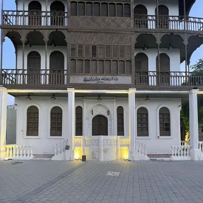 Jeddah: Guided Tour of the Old City Al-balad - King Fahd Fountain after 6:00 PM