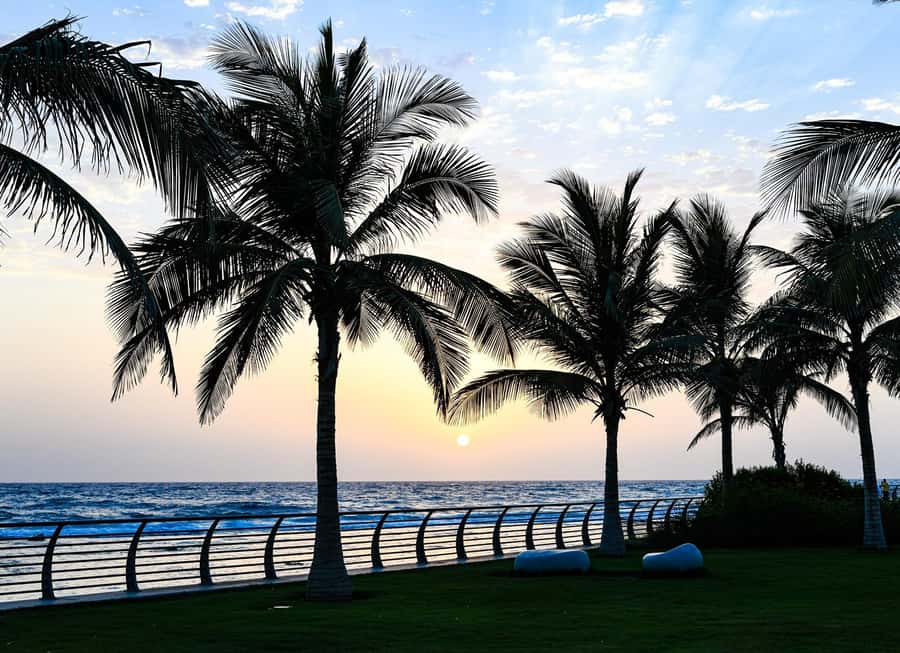 Jeddah : Jeddah’s Traditional Tour - A final stop at Jeddah Waterfront and SuperDome