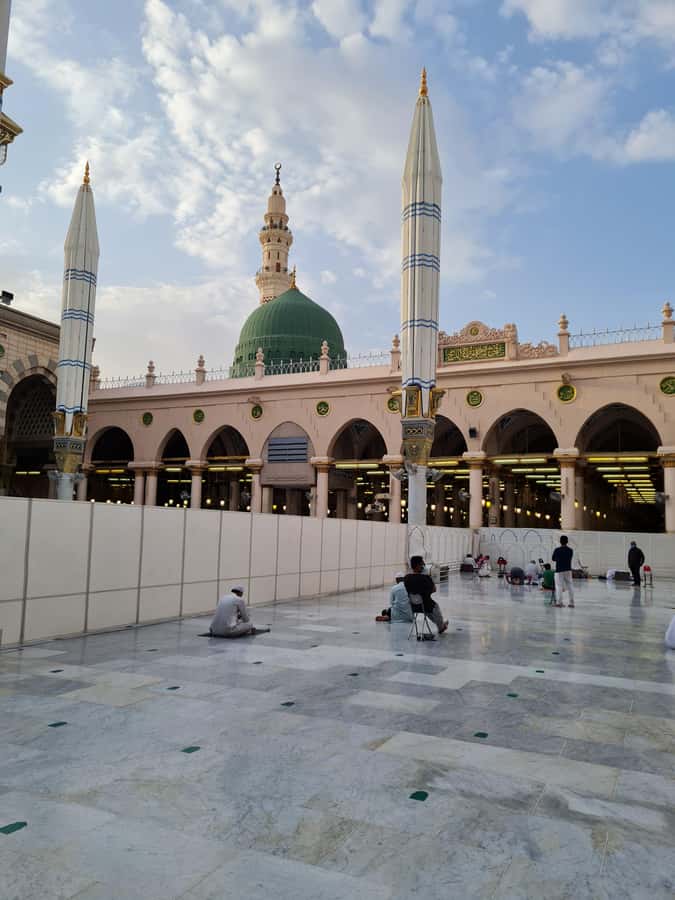 Madina: Guided Tour of the City's Historical Sights - Starting near Masjid Nabawi and Imam Bukhari Mosque