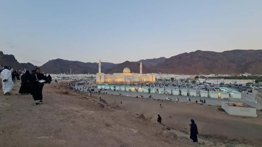 Madina: Guided Tour of the City's Historical Sights - Seeing the Seven Mosques at the Trench