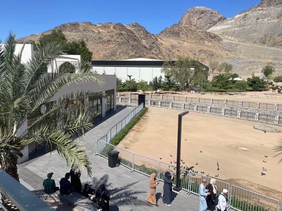 Makkah: Jabal Al-Nour, Cave Hira, and Mount Arafat Tour - Jabal Thawr and Cave Thawr: a place tied to the migration