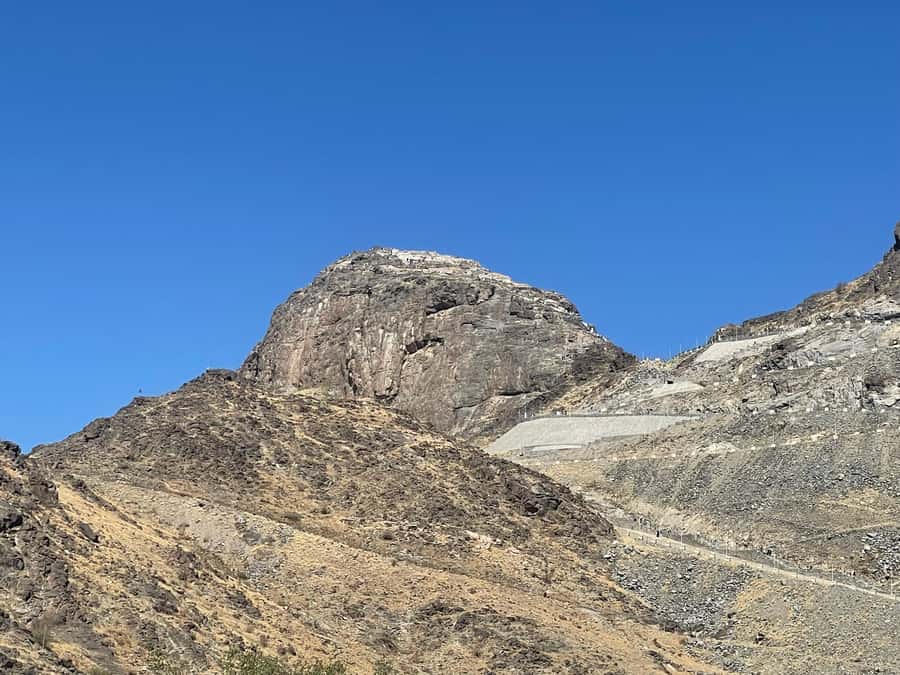 Makkah: Jabal Al-Nour, Cave Hira, and Mount Arafat Tour - Muzdalifah and Mina: seeing the Hajj route as a sequence