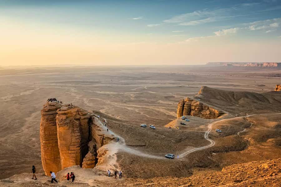 Riyadh: Edge Of The World and Bats Cave Tour by 4x4 - Why the Edge of the World is worth the trip
