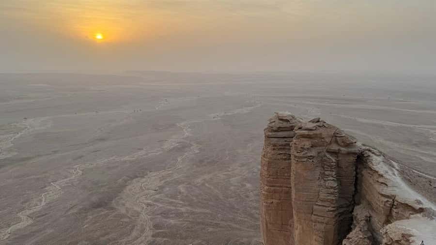 Riyadh: Edge Of The World and Bats Cave Tour by 4x4 - Sunset, Arabic coffee, and a simple desert dinner