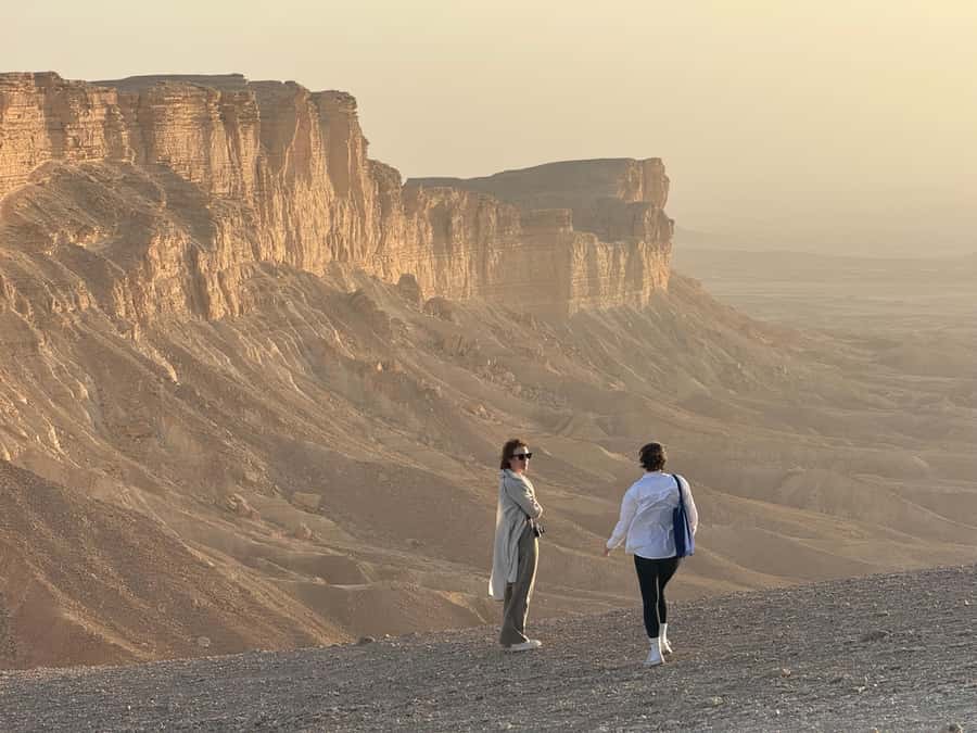 Riyadh: Edge Of The World, camels &Stargazing with 4x4 - Why the Edge of the World is worth the ride
