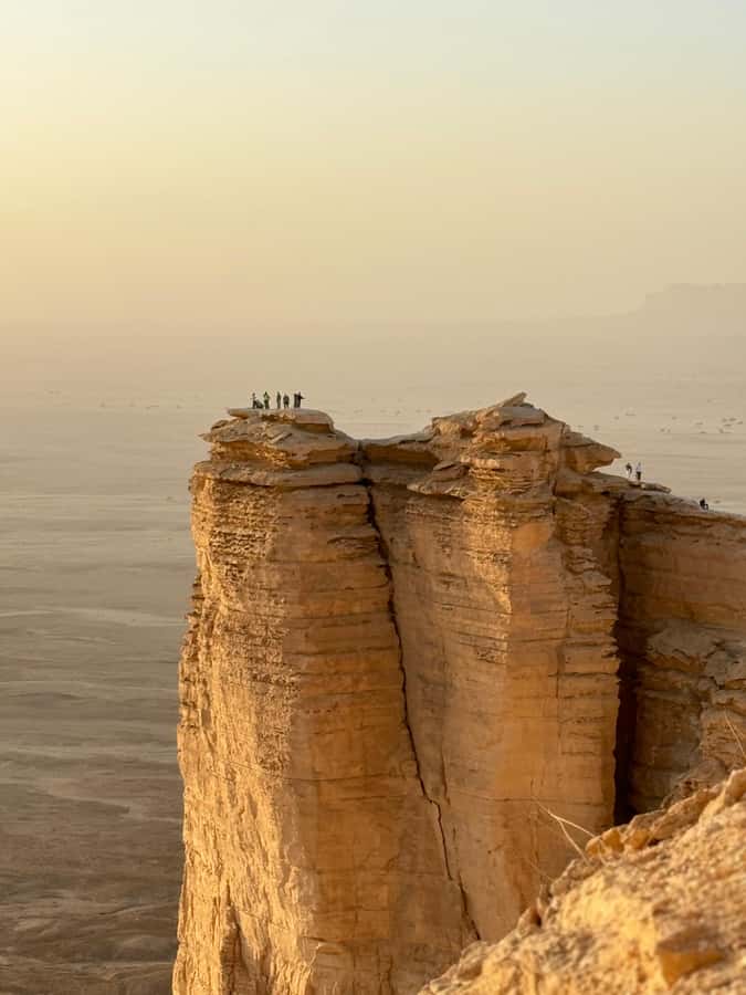 Riyadh: Edge Of The World, camels &Stargazing with 4x4 - Which guide experience should you expect?