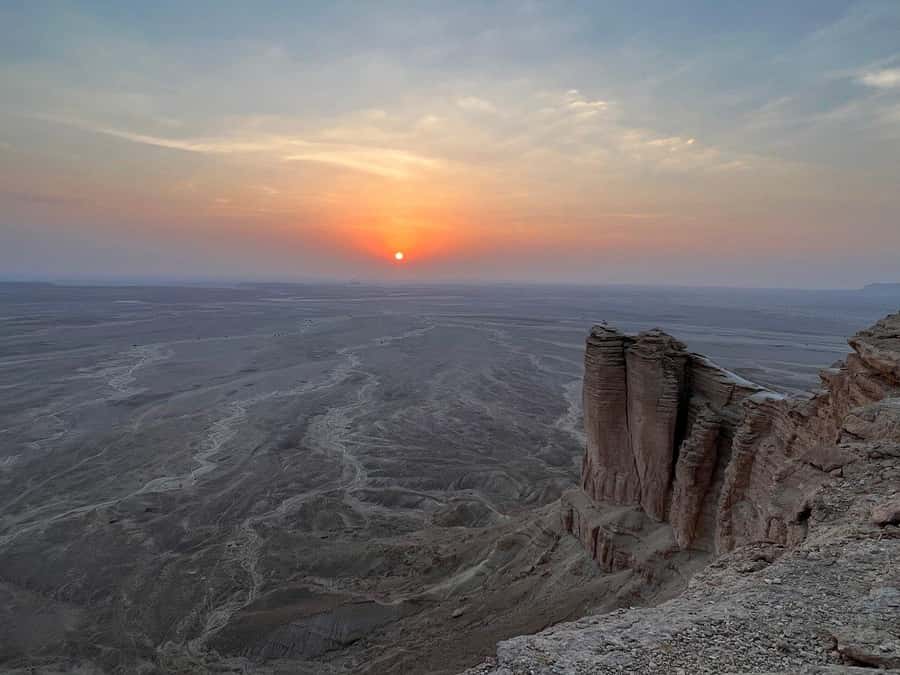 Riyadh: Edge of the World Private Guided Tour with dinner - Key points to know before you book