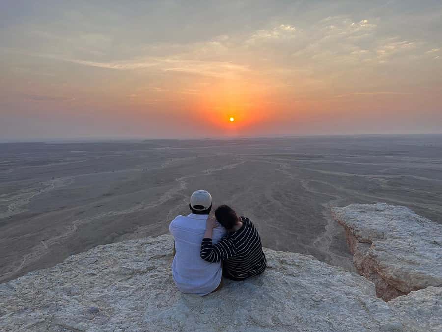 Riyadh: Edge of the World Private Guided Tour with dinner - Walking the Edge of the World