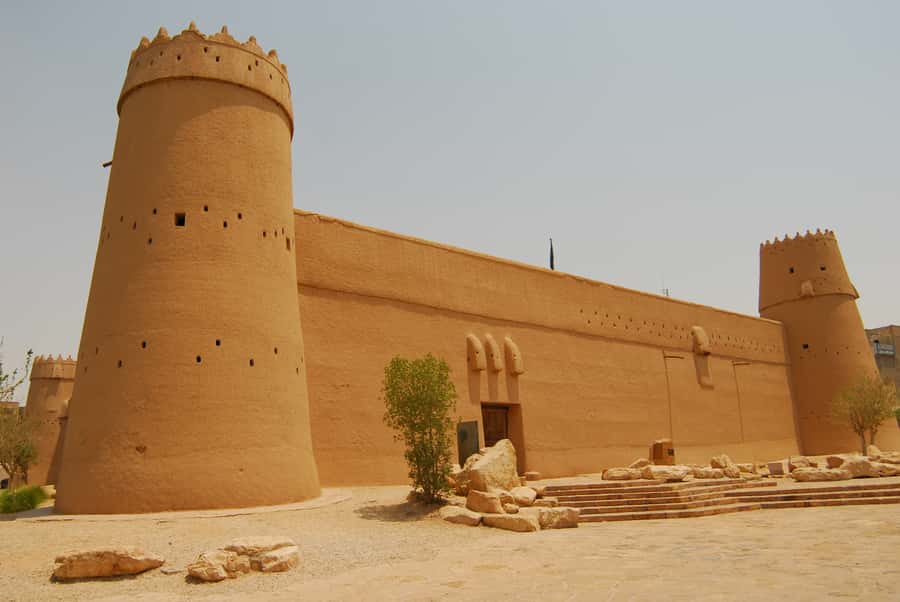 Riyadh: Historical City Full-Day Guided Tour with Transport - A quieter walk through the National Museum Park