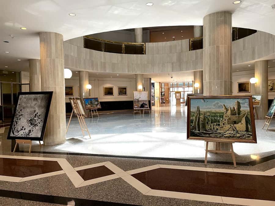 Riyadh: King Fahad National Library Guided Tour - Meeting the guide at the eastern entrance