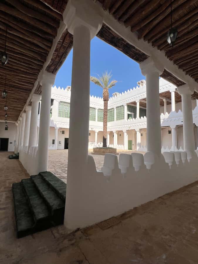 Riyadh: Masmak Fort, Souq AlZal, and Murabba Palace Tour - Darah and the records behind the story