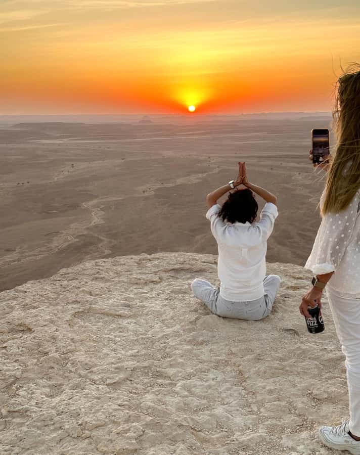 Riyadh Sunset Edge of the World & Deer Reserve 4WD Adventure - Saudi snacks and coffee at the right moment
