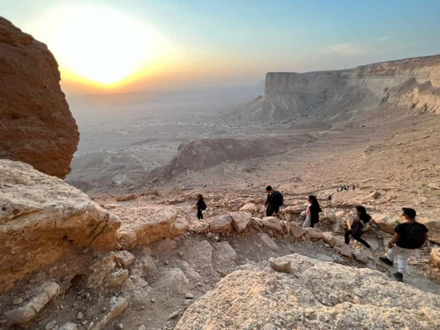 Riyadh: Trip to Edge of the World - The 3:30 PM meeting at Dunkin