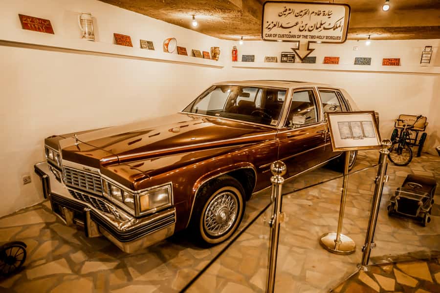 Saudi Arabia Tour from Bahrain including Traditional Meal - Key points to know